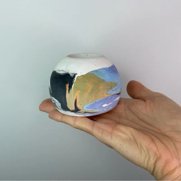 Artisan-Made Decorative Hand-Painted Concrete Incense Vase - Picture 1 of 7